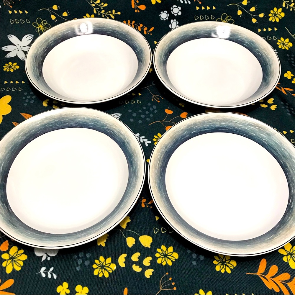 David Carter Brown By The Sea Set of 4 Bowls by Oneida.